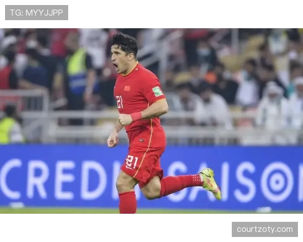 桑乔与萨卡的边路创造分化：持球推进与无球穿插的战术演变