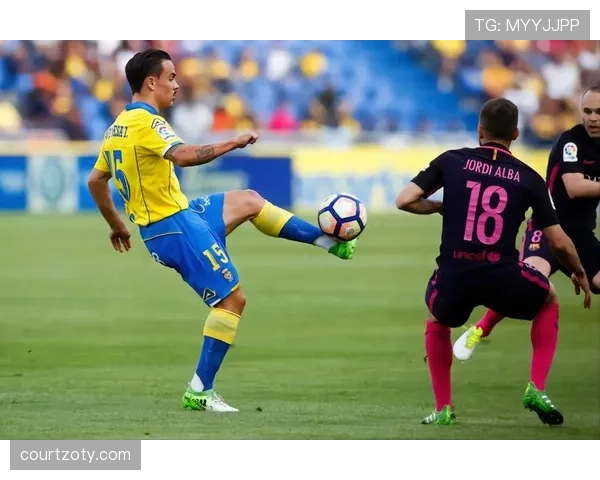 佩德里早期在拉斯帕尔马斯的表现如何体现其天赋？