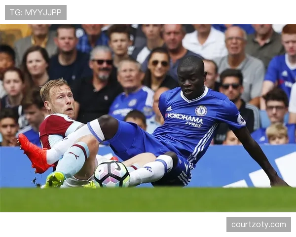 坎特与马克莱莱：防守型后腰的战术角色与时代差异解析