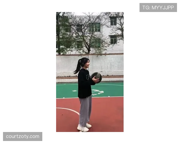 肖若腾穿得比我年终奖还贵，球场上却像邻家大男孩一样迷糊！